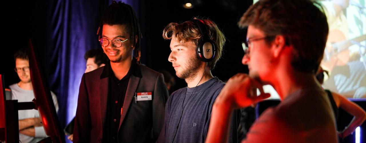Laatstejaars stellen werk voor aan professionals tijdens Portfolio-Event